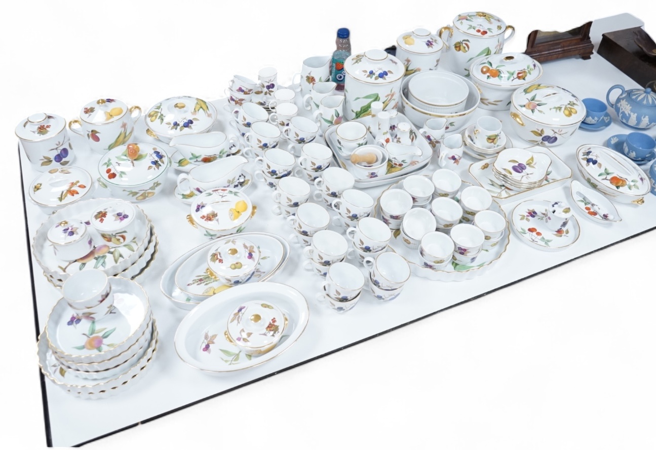 A collection of Royal Worcester Evesham tea and kitchen wares, including storage jars, casserole dishes and cover, flan dishes, serving dishes, tea cups and saucers etc.